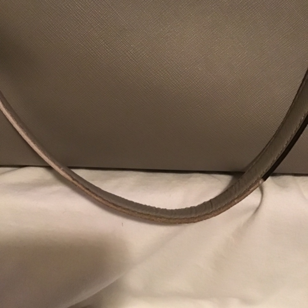 🔥Michael Kors, pre-owned, see description for details, has some life still. - Picture 3 of 14